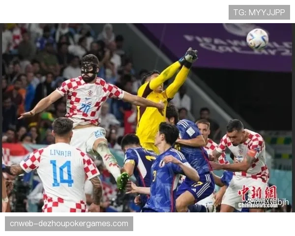 暖心一幕：小球童为摔倒的弗赖堡球员捡回护腿板，获全场掌声